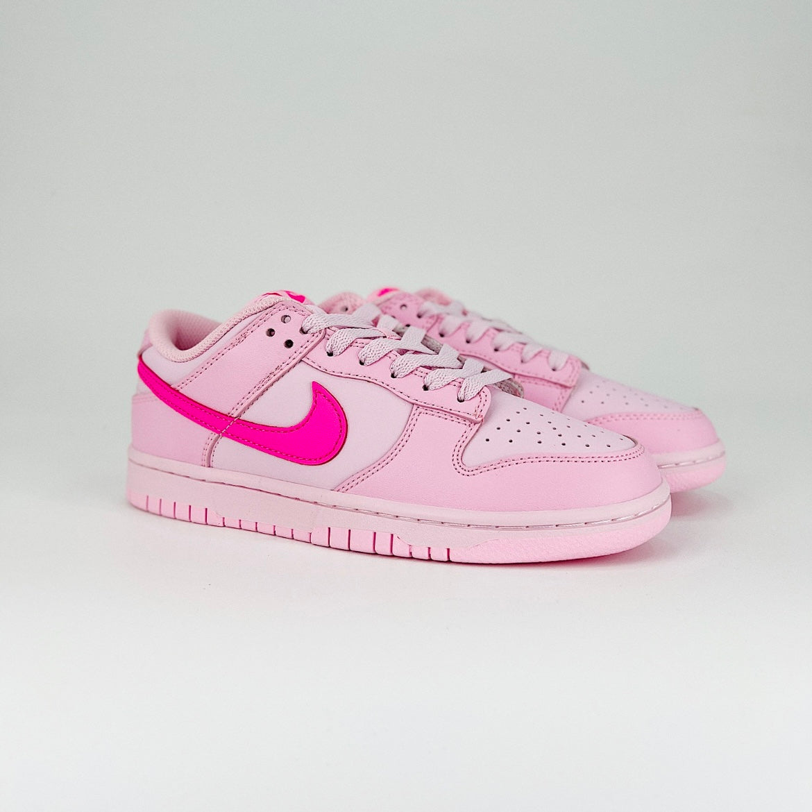 Zapatilla Nike Dunk Low Triple Pink