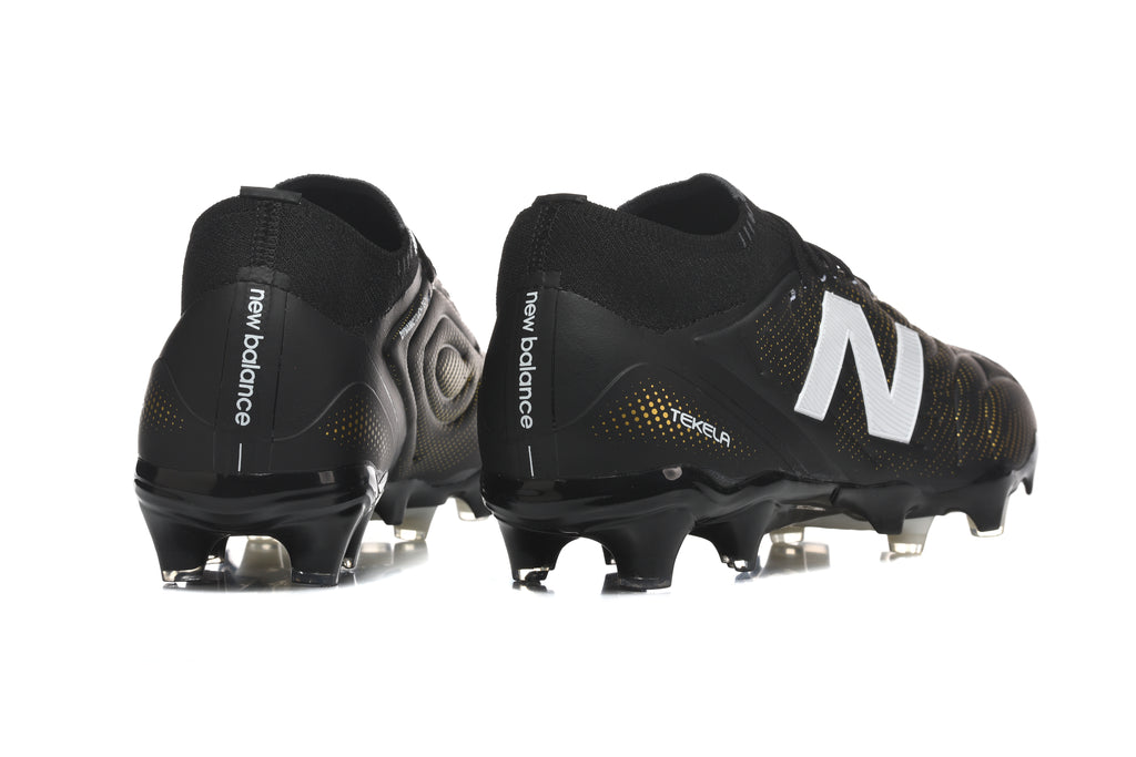 New Balance Tekela V4+ Pro FG Negra Dorada