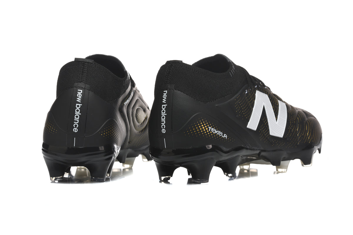New Balance Tekela V4+ Pro FG Negra Dorada