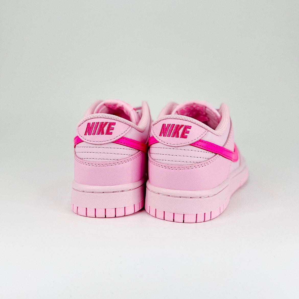Zapatilla Nike Dunk Low Triple Pink