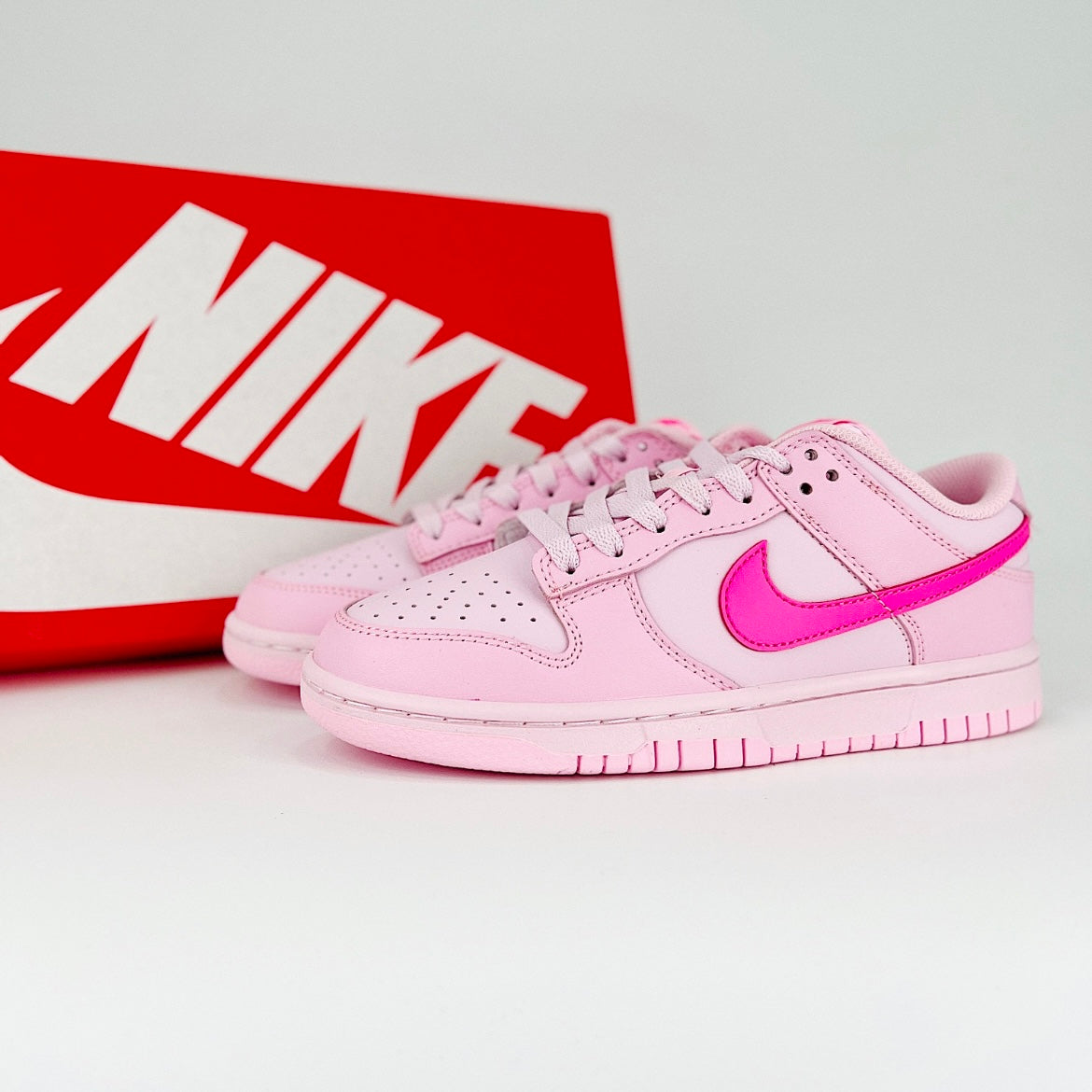 Zapatilla Nike Dunk Low Triple Pink